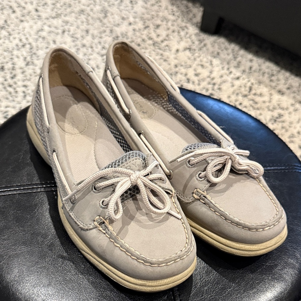 Classic Women's Boat Shoes in Light Gray